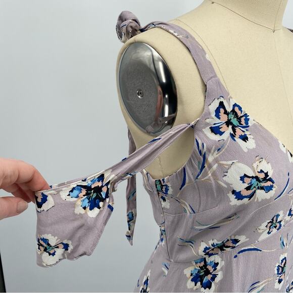 ASTR The Label Women's Purple Floral Cold Shoulder Mini Dress Size Medium - Picture 4 of 10